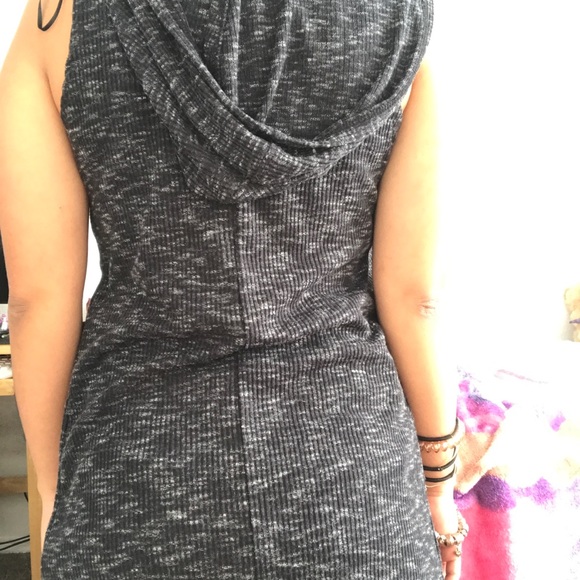 Sleeveless cardigan with hoodie - Picture 4 of 4